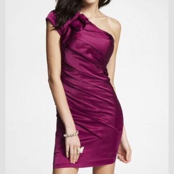 🎉🎉Host Pick🎉🎉Express One Shoulder Purple Dress
