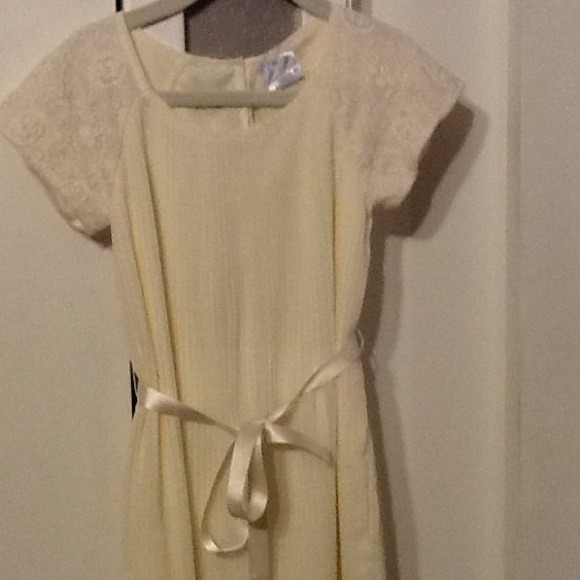 ❌SOLD❌Little girls cream color dress