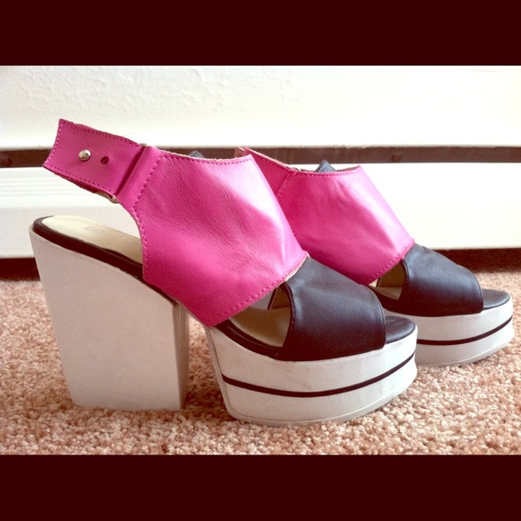 Exclusive chunk heal strap-ups
