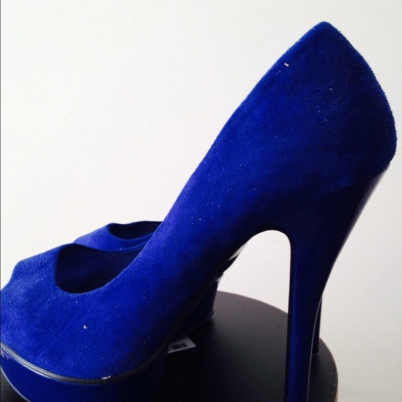 Peep toe pumps - Picture 2 of 3