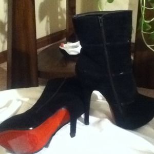 Black Quarter Ankle Boots