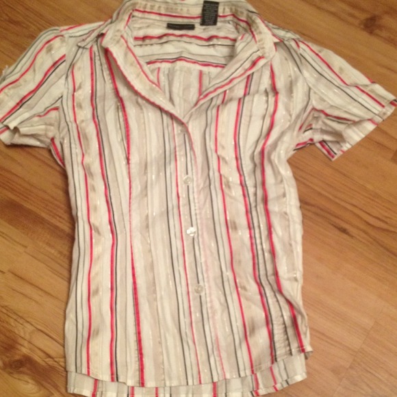 Beautiful New York and company button up shirt.