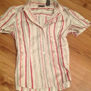 Beautiful New York and company button up shirt.