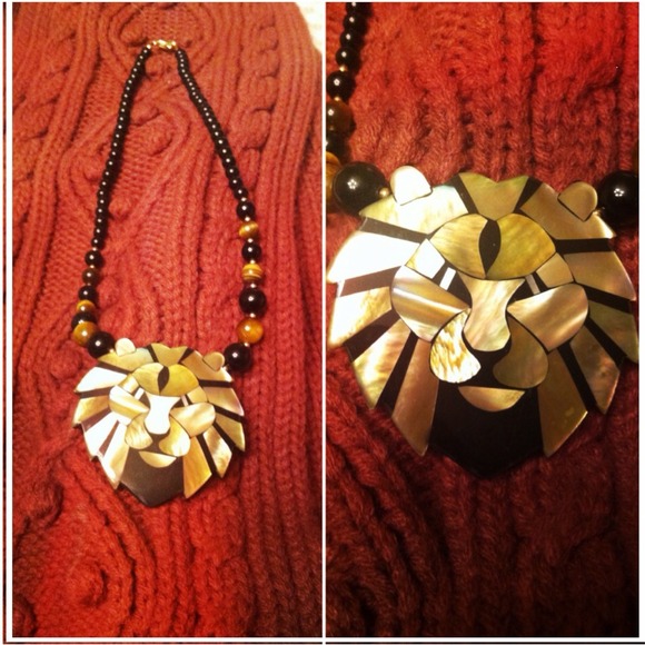 Jewelry - Lioness necklace