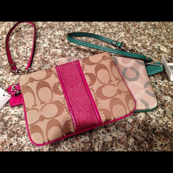 AUTHENTIC COACH wristlet Bundle!❤️❤️