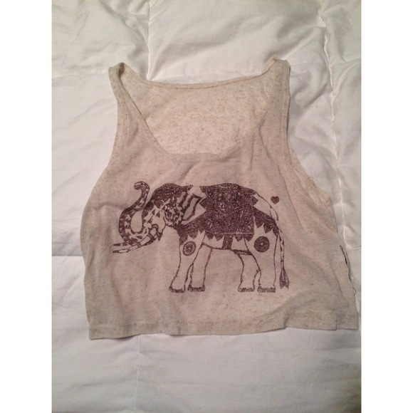Brandy Melville Graphic Crop top