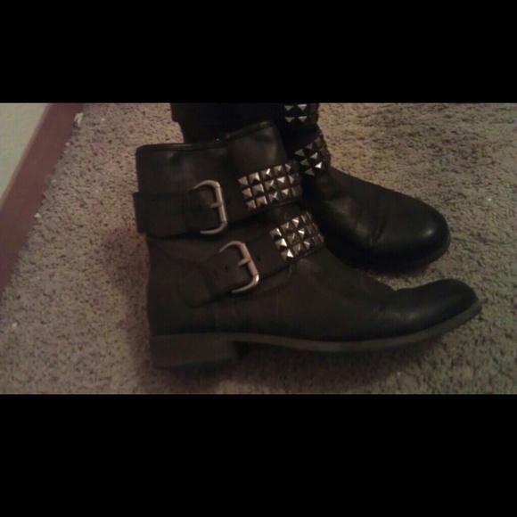 I have too many black boots!!