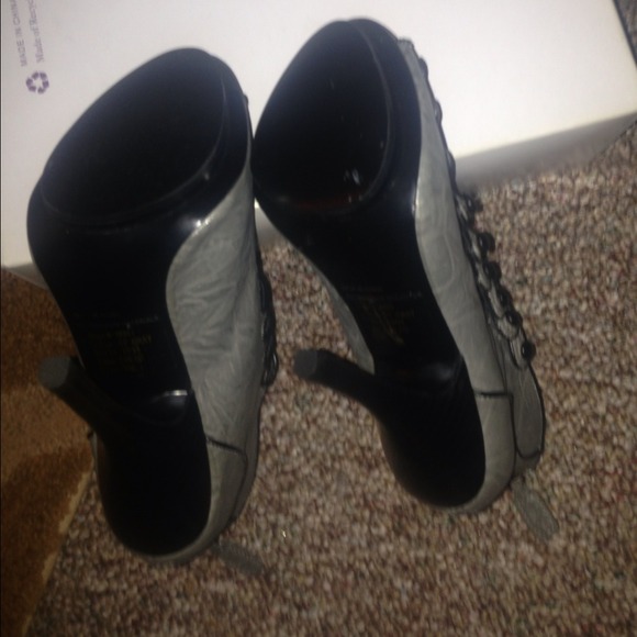 Gray heels reduced!!!!!!!!!!! - Picture 4 of 4