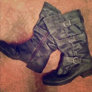 Calf high grey boots!