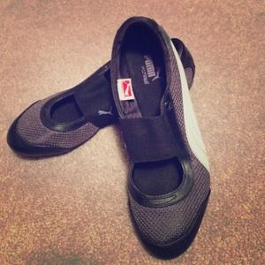 Authentic Women's Puma Sneakerina