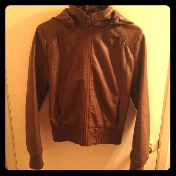 ❌SOLD on VINTED❌ leather jacket w/ detachable hood
