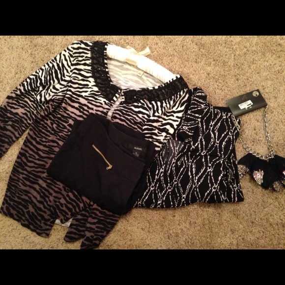 *Reserved*Victoria Secret gym bag and make up bag.