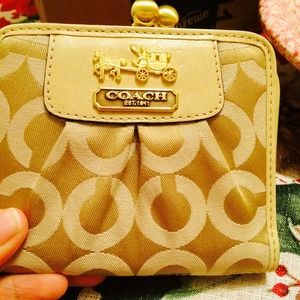 TODAY ONLY!! Madison op art kisslock  Coach wallet