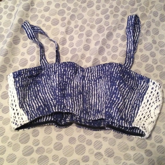 Hollister bandeau and black lace cropped top