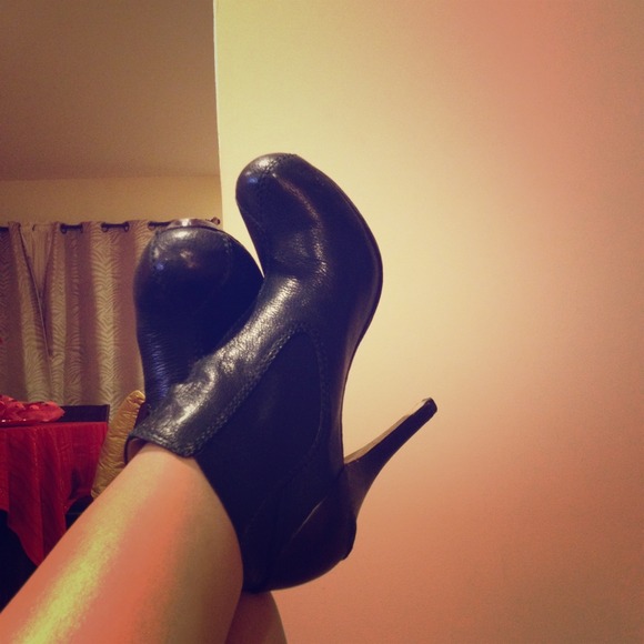 L.A.M.B By Gwen Stefani Hanshu Green Bootie