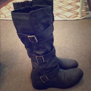 Naturalizer comfy buckled boots!