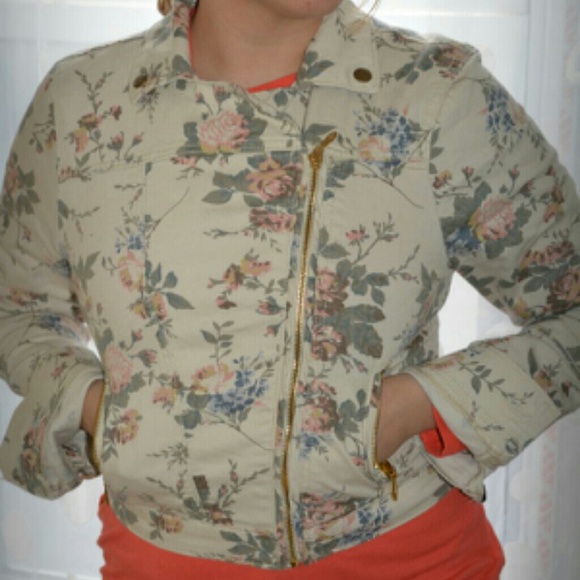 **TRADED**   Floral Print Denim Jacket - Picture 2 of 4