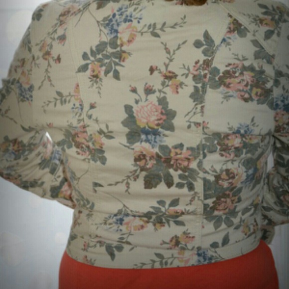 **TRADED**   Floral Print Denim Jacket - Picture 3 of 4