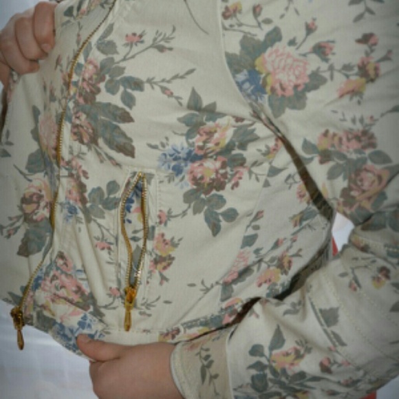 **TRADED**   Floral Print Denim Jacket - Picture 4 of 4