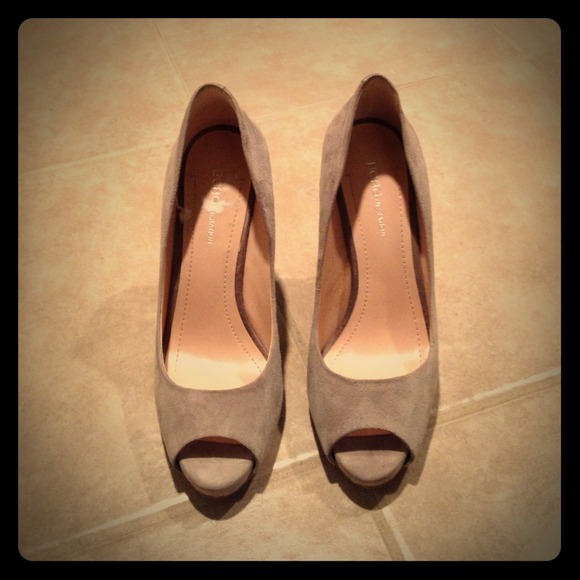 BCBGeneration Shoes - 💵👠BCBGeneration Suede Gray Shoes👠