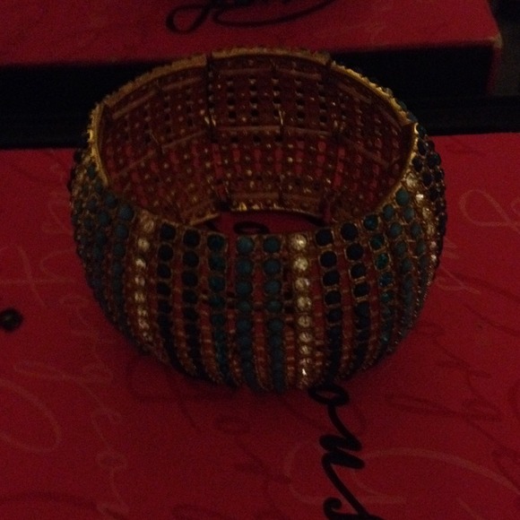 Beautiful turquoise bracelet from Cache