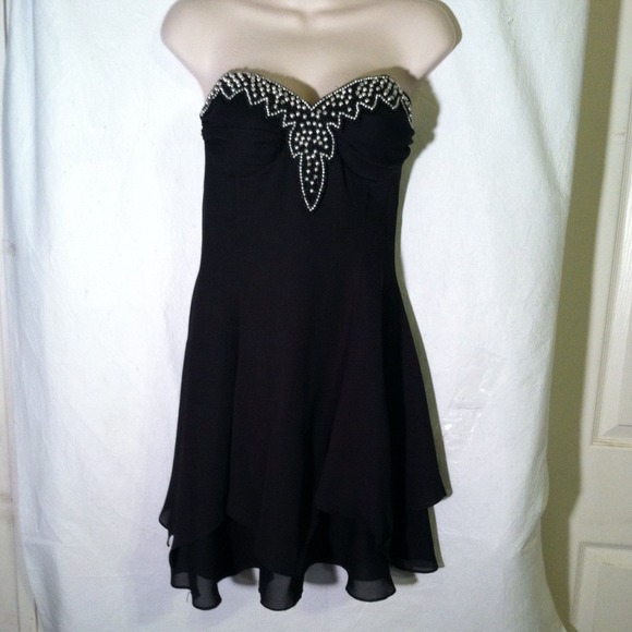 HOLD FOR PAULINA Betsey And Adam designer dress