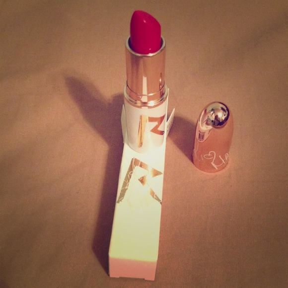 💢SOLD💢 Riri hearts MAC pleasure bomb lipstick