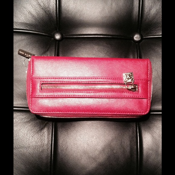 ⛔️SOLD⛔️✨New✨ANNE KLEIN PINK WALLET