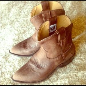 💥Reserved💥for Sanityart-Women's Brown Frye boots