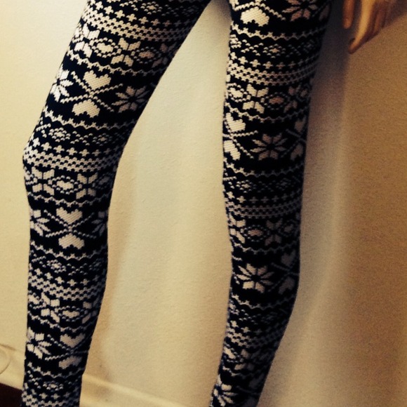 Black and white wintery legging