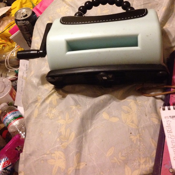 Embossing machine - Picture 2 of 2