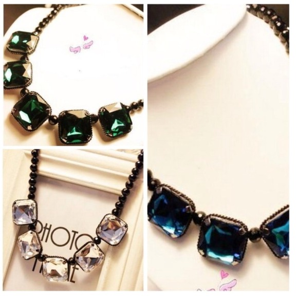 🎉HPx3🎉Chunky rhinestone necklace -GREEN - Picture 3 of 4