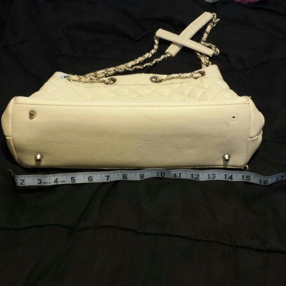 SOLD in BUNDLE White handbag - Picture 3 of 4