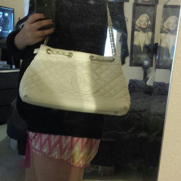 SOLD in BUNDLE White handbag - Picture 4 of 4