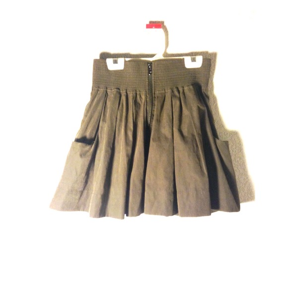 High-rise Olive Green Pleated Skirt