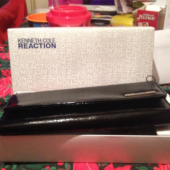 Reduced! Authentic Kenneth Cole wallet