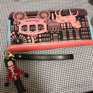 Cute zip continental wallet