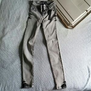?NEW?Sneak Peek jeans