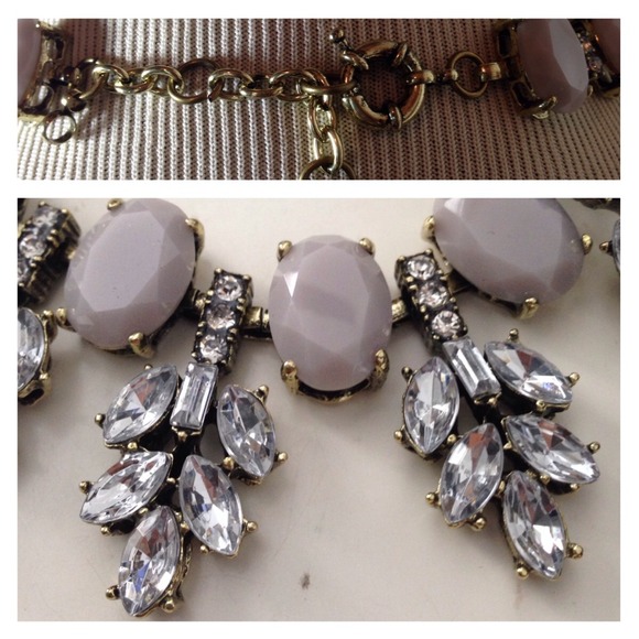 ❌SOLD❌Gray Crystal Leaf Necklace - Picture 3 of 4