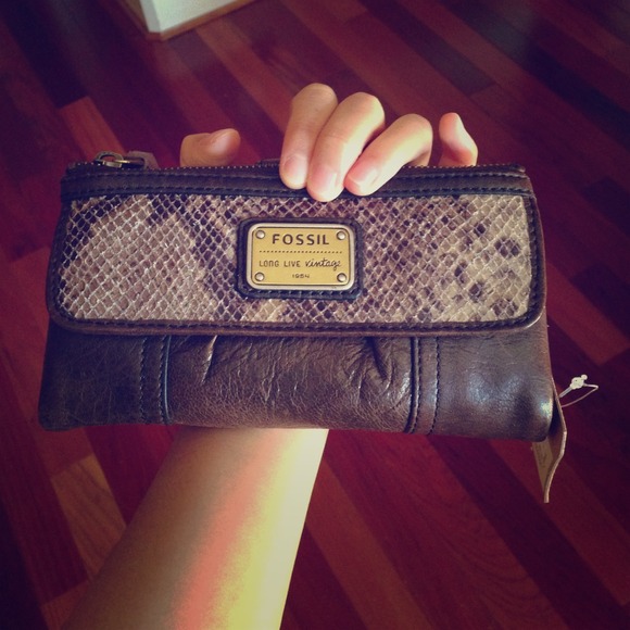 Fossil wallet clutch