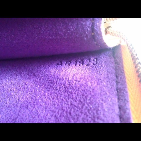 😘HP 3/11😘Auth LV epi leather pochette - Picture 3 of 4