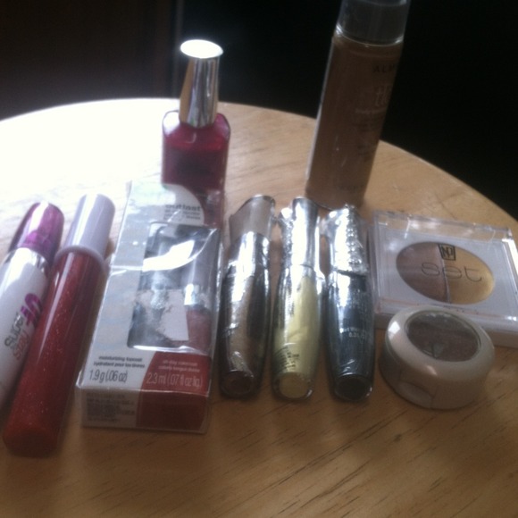 Makup - Picture 2 of 3