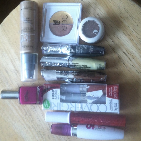 Makup - Picture 3 of 3