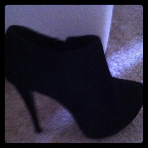 Brand new Steve Madden Vippper ankle booties - Picture 1 of 4