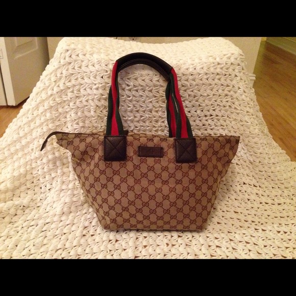 Authentic Gucci handbag. original GG canvas.