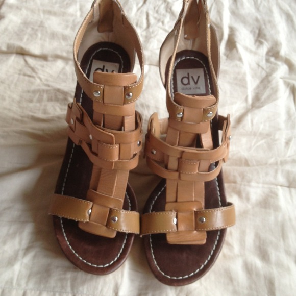 Dolce Vita Shoes - 🎉 🎉HP 🎉🎉Dolce Vita Wedge