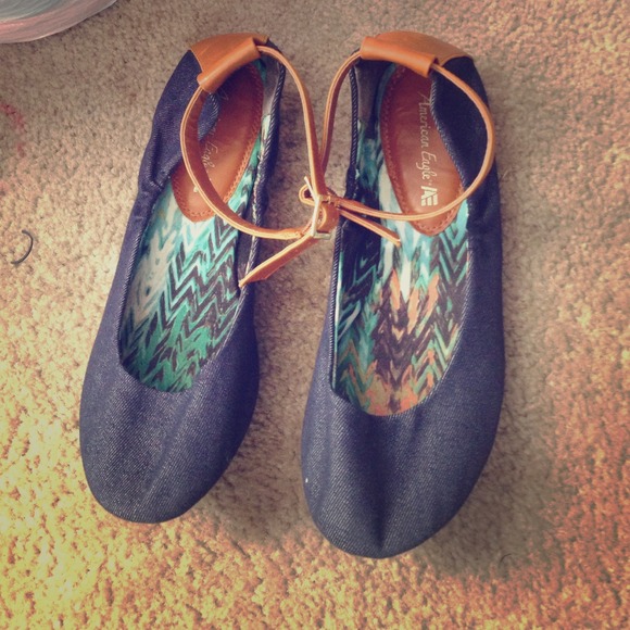 Cute and flirty navy blue and brown flat shoes