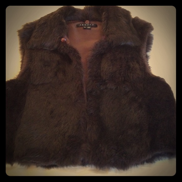 Chocolate brown Theoey cropped fur vest