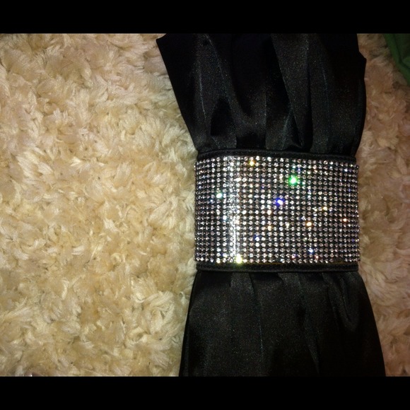 Prom🍒Stunning black clutch🍒 - Picture 2 of 3