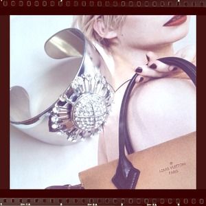 Rhinestone Flower- shaped Cuff Bracelet